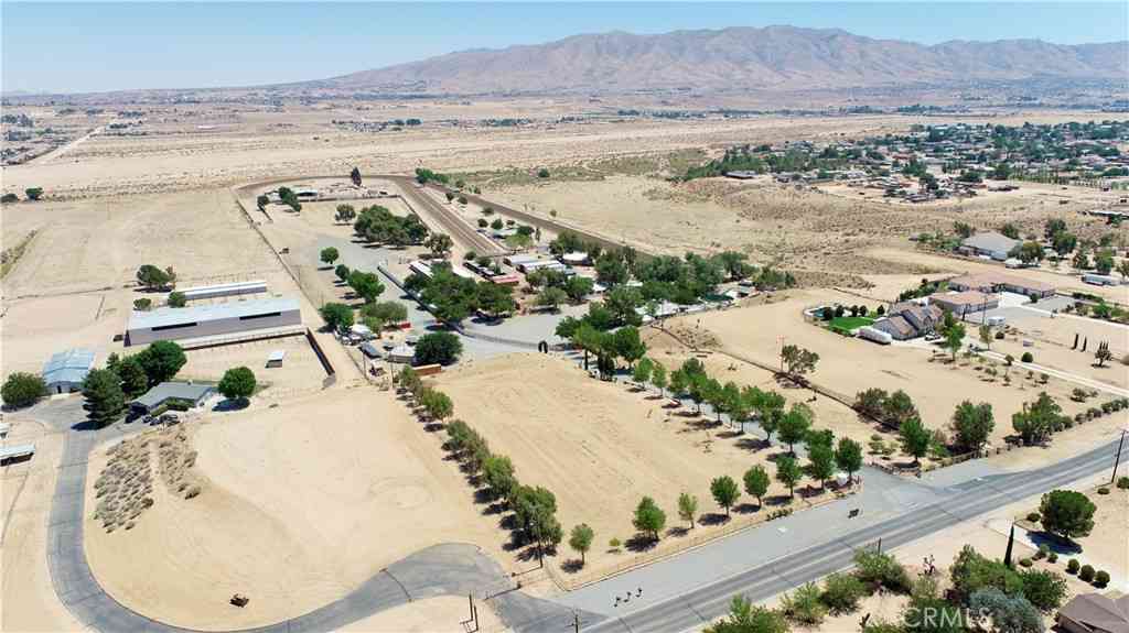 Homes For Sale - 9983 Choiceana Avenue<br/> Hesperia, CA 92345