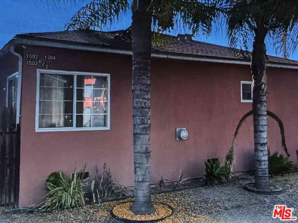 Homes For Sale - 1502 S Redondo Boulevard<br/> Los Angeles, CA 90019