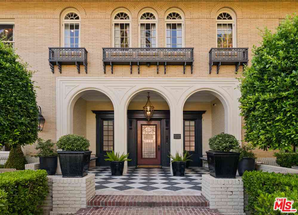 Homes For Sale - 601 S Windsor Boulevard<br/> Los Angeles, CA 90005