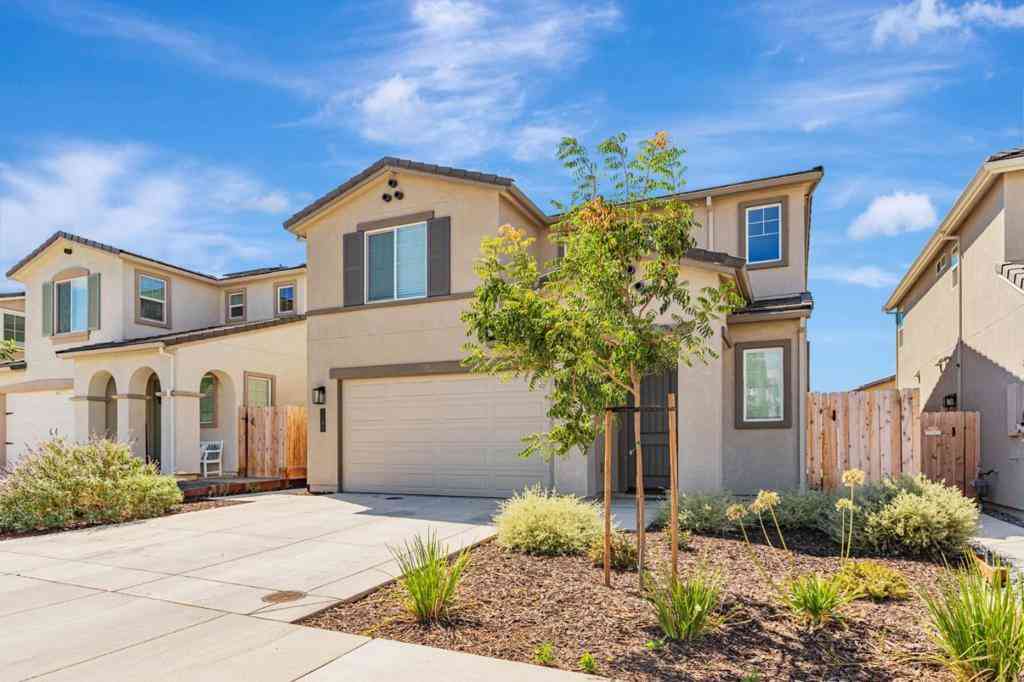 Homes For Sale - 1180 Cherry Peak Way<br/> Hollister, CA 95023
