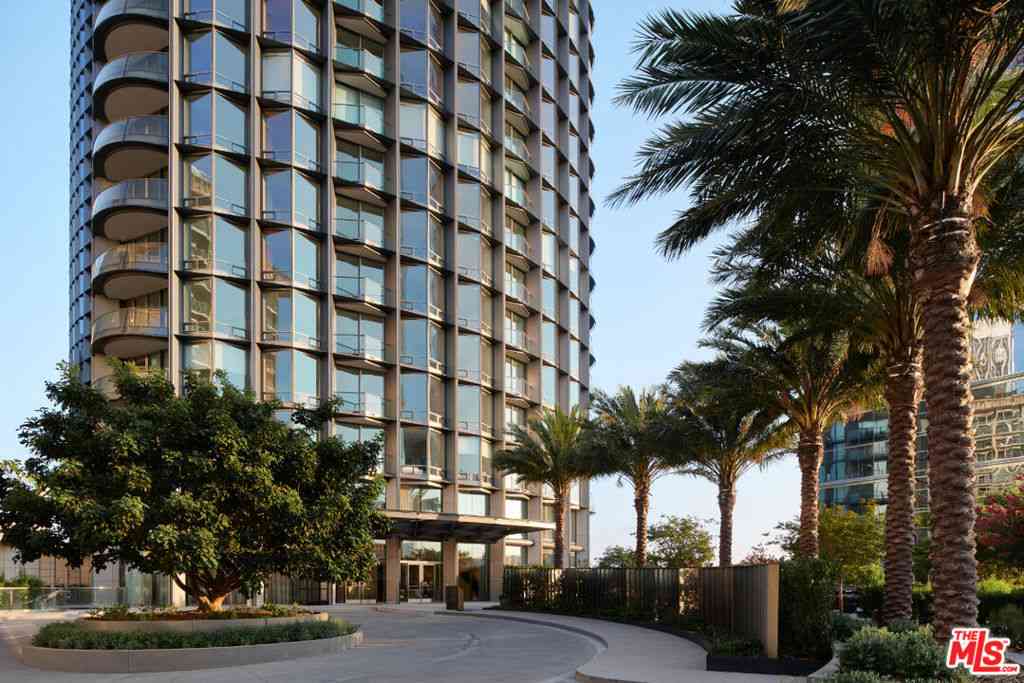 Condo For Sale - 211 W Elm Court #29A<br/> Los Angeles, CA 90067