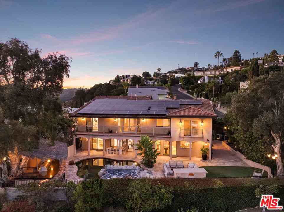 Homes For Sale - 8000 Oceanus Drive<br/> Los Angeles, CA 90046