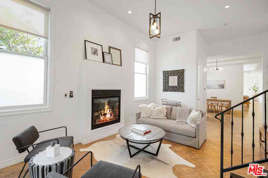 Townhouse For Rent - 715 N Kilkea Drive #1/2<br/> Los Angeles, CA 90046