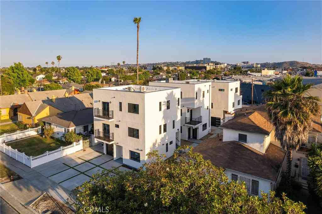 Condo For Sale - 6082 W 18th Street<br/> Los Angeles, CA 90035