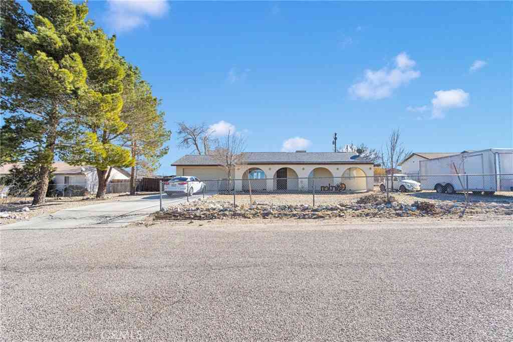 Homes For Sale - 9983 Ladera Avenue<br/> Lucerne Valley, CA 92356