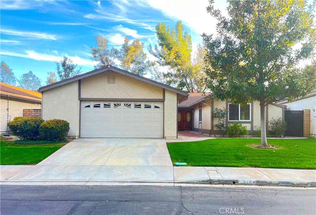 Homes For Sale - 718 Via La Paloma<br/> Riverside, CA 92507