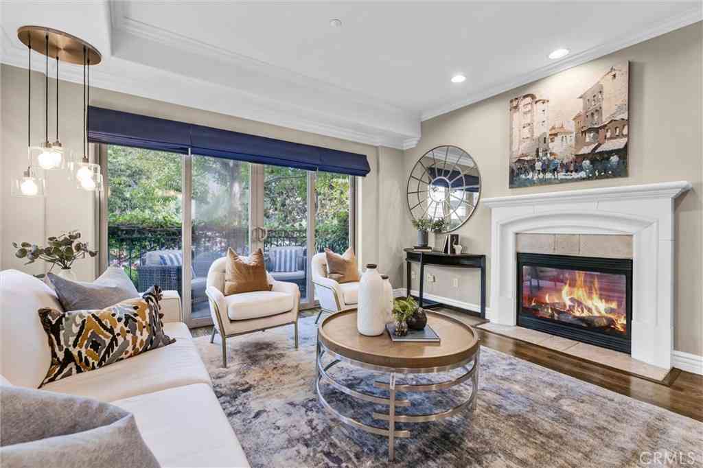 Townhouse For Sale - 1741 S Bentley Avenue #1<br/> Los Angeles, CA 90025