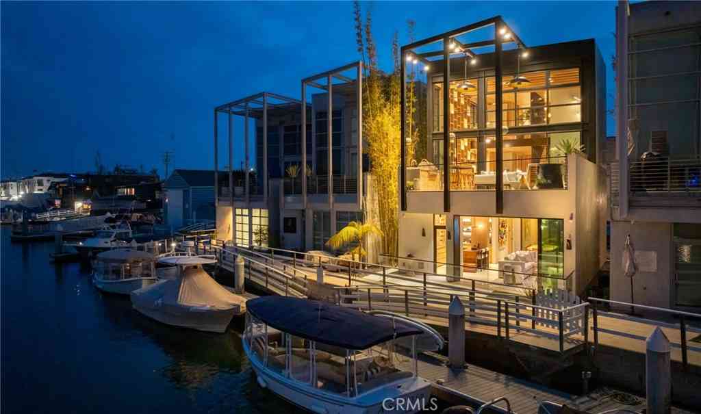 Homes For Sale - 2910 Lafayette Avenue<br/> Newport Beach, CA 92663