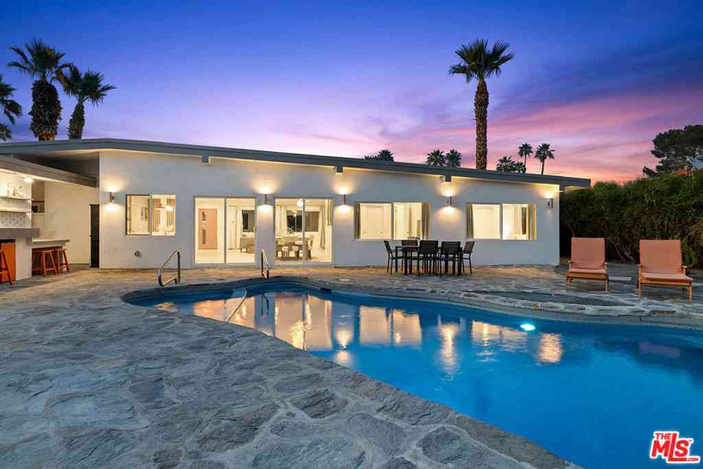 Homes For Rent - 74085 Setting Sun Trail<br/> Palm Desert, CA 92260