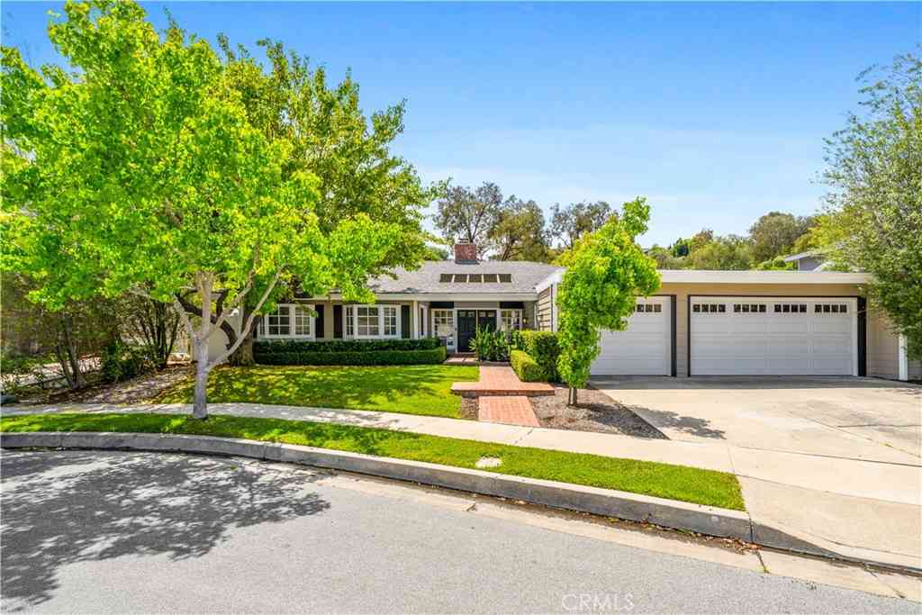 Homes For Sale - 6286 Sierra Siena Road<br/> Irvine, CA 92603