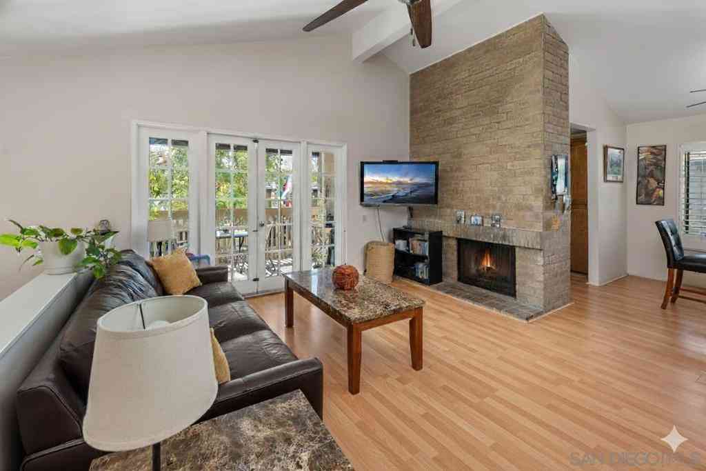 Condo For Sale - 6028 Gaines St<br/> San Diego, CA 92110