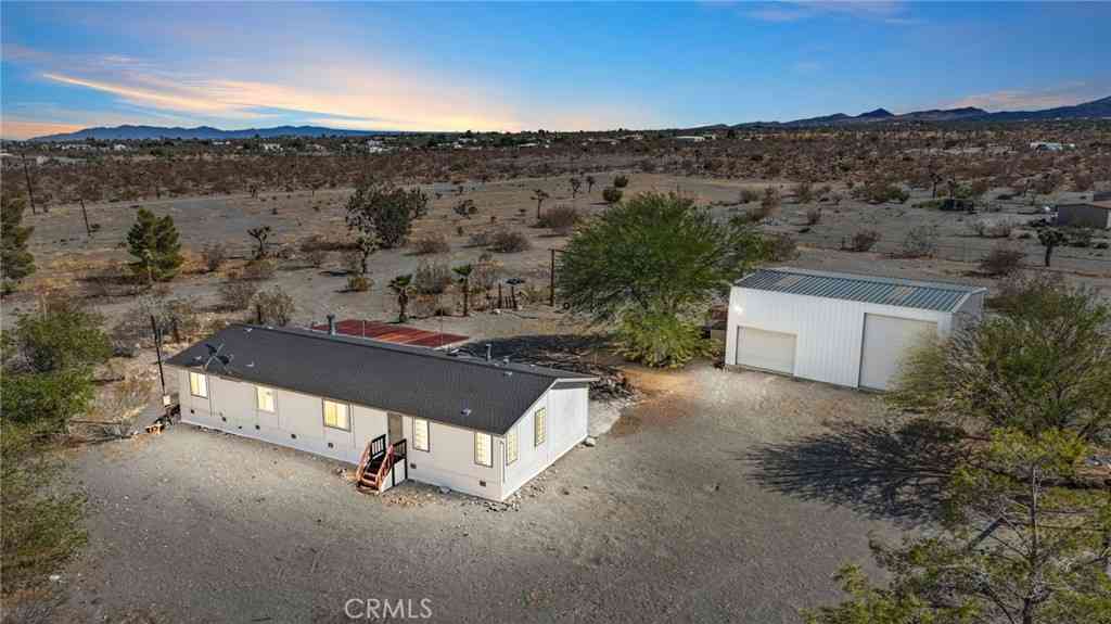 Mobile Home For Sale - 11579 Amarillo Road<br/> Phelan, CA 92371
