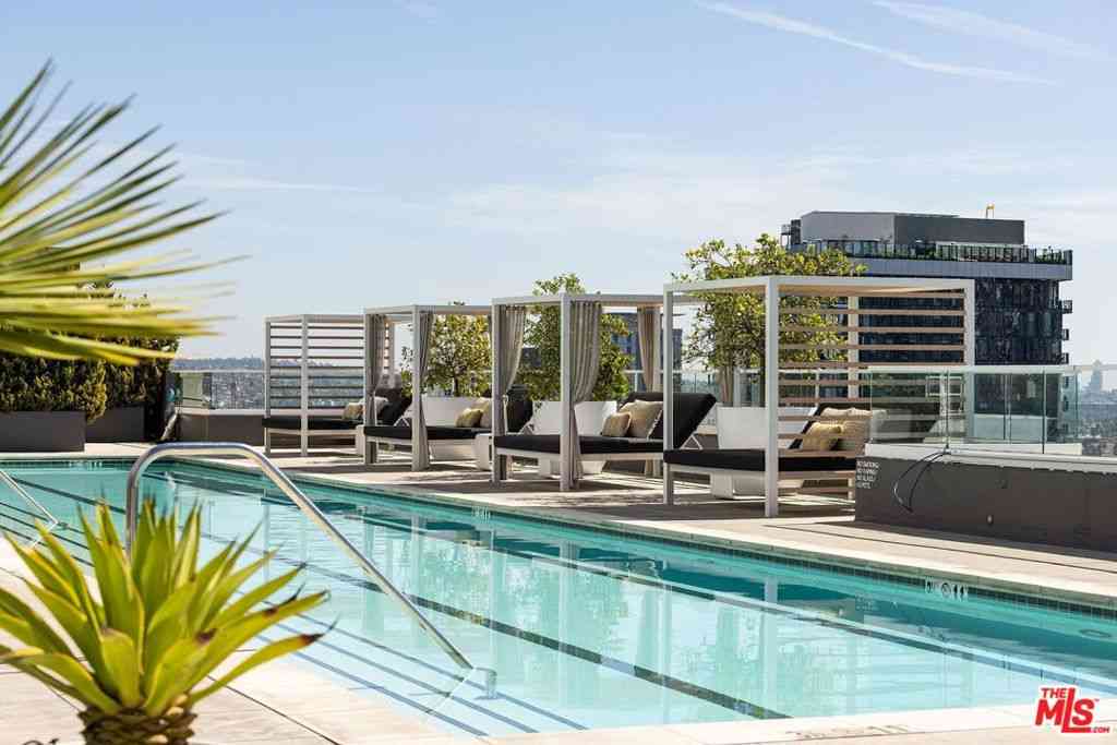 Condo For Sale - 6250 Hollywood Boulevard #6K<br/> Los Angeles, CA 90028