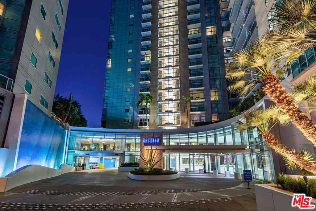 Condo For Sale - 13700 Marina Pointe Drive #722<br/> Marina Del Rey, CA 90292