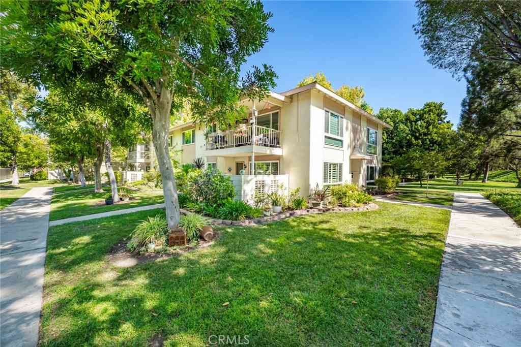 Condo For Sale - 77 Calle Aragon #C<br/> Laguna Woods, CA 92637