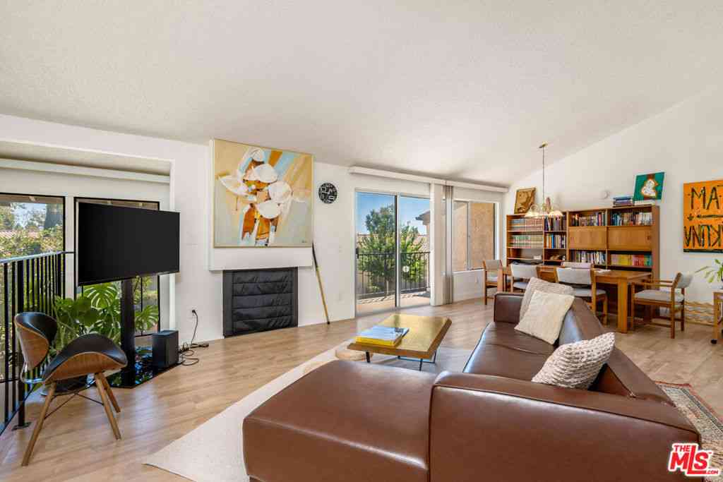 Condo For Sale - 19547 Rinaldi Street #30<br/> Porter Ranch, CA 91326