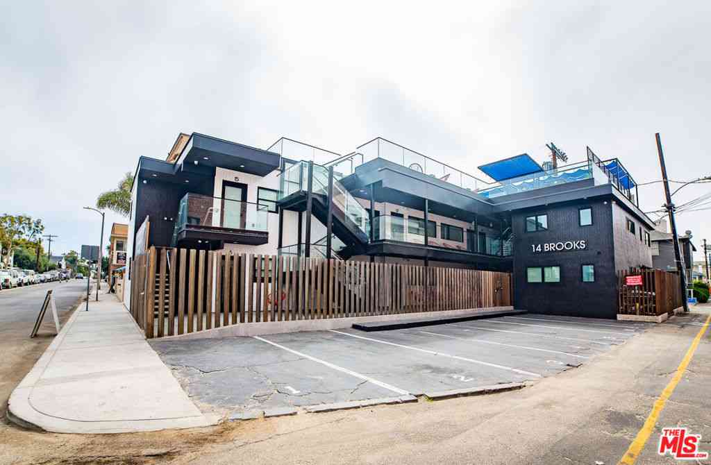 Condo For Rent - 14 Brooks Avenue #8<br/> Venice, CA 90291