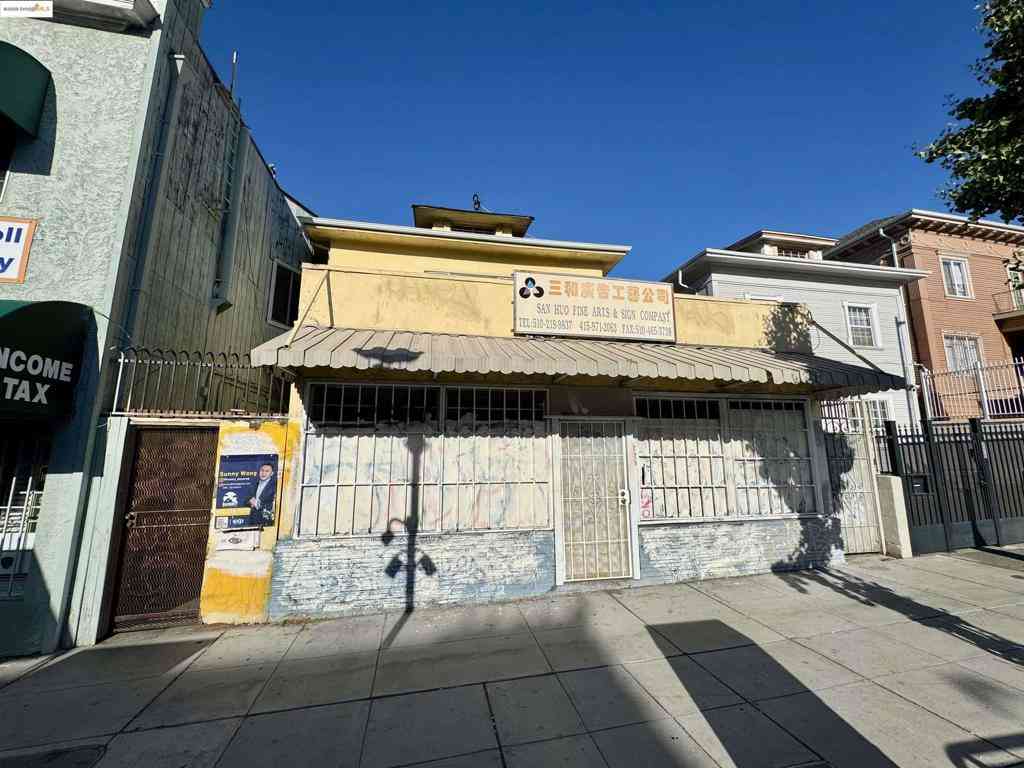 Multifamily For Sale - 220 International Blvd<br/> Oakland, CA 94606