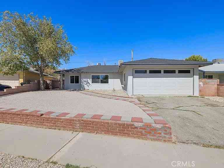 Multifamily For Sale - 611 E Ovington<br/> Lancaster, CA 93535