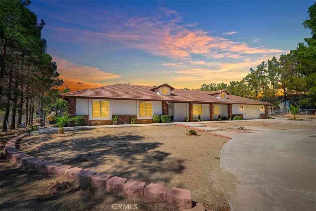 Homes For Sale - 15908 Acoma Road<br/> Apple Valley, CA 92307