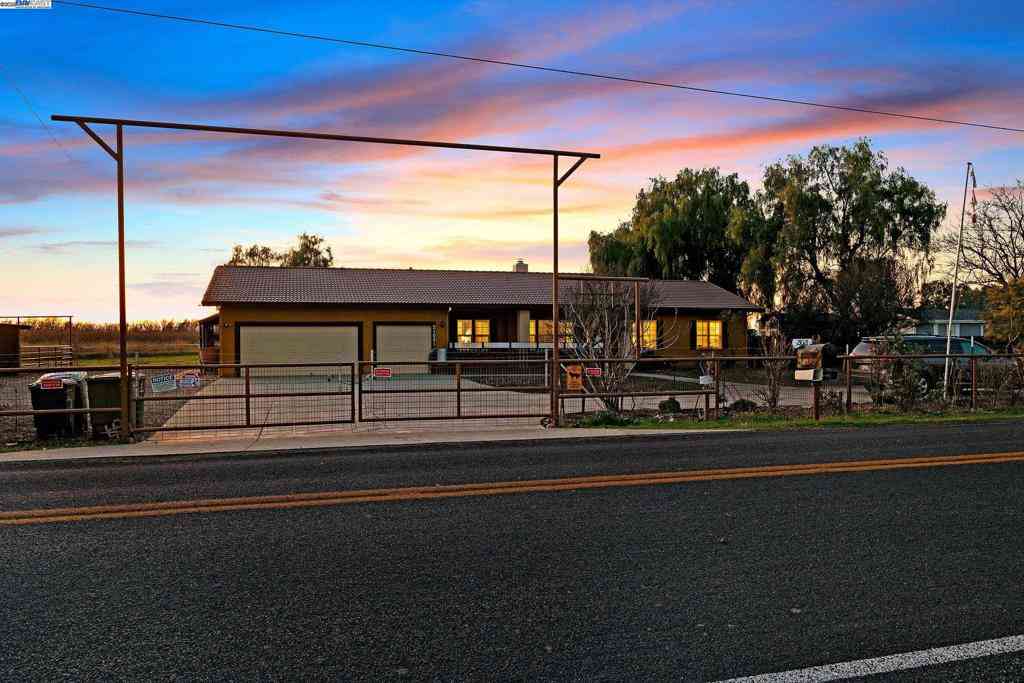Homes For Sale - 21021 Reeve Rd<br/> Tracy, CA 95304