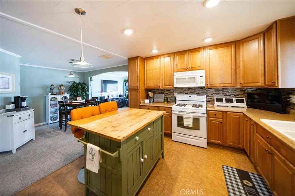 Mobile Home For Sale - 73190 Broadmoor<br/> Thousand Palms, CA 92276