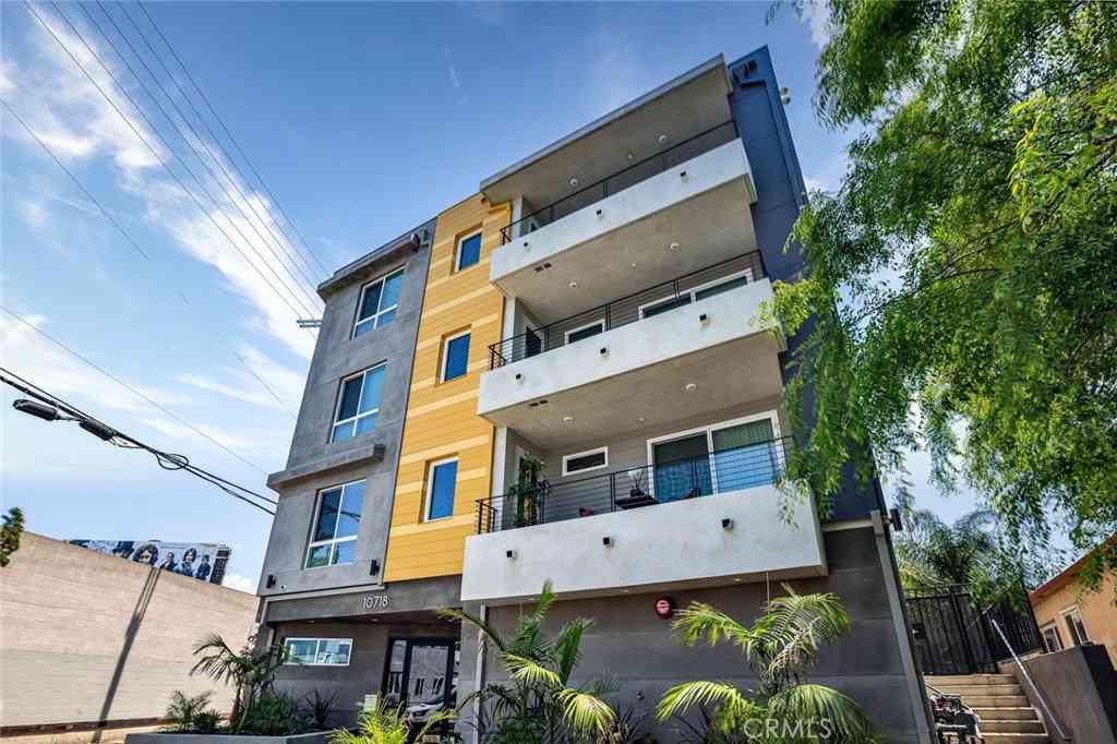 Condo For Rent - 10718 Acama Street #401<br/> Studio City, CA 91602