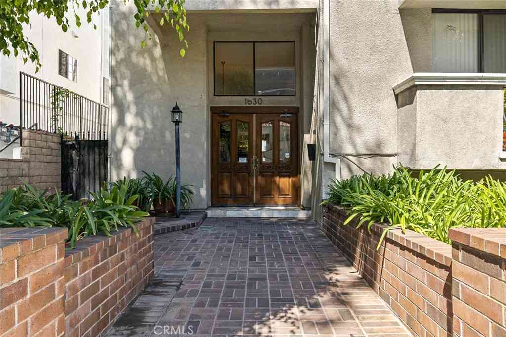 Condo For Rent - 1630 S Bentley Avenue #103<br/> Los Angeles, CA 90025
