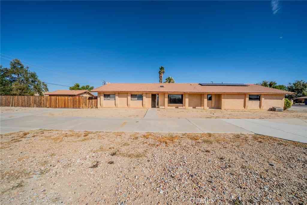 Homes For Sale - 18080 Manitou Road<br/> Apple Valley, CA 92307