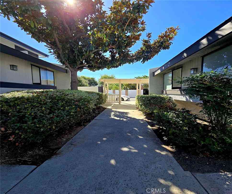 Townhouse For Sale - 20821 E Calora #E1<br/> Covina, CA 91724