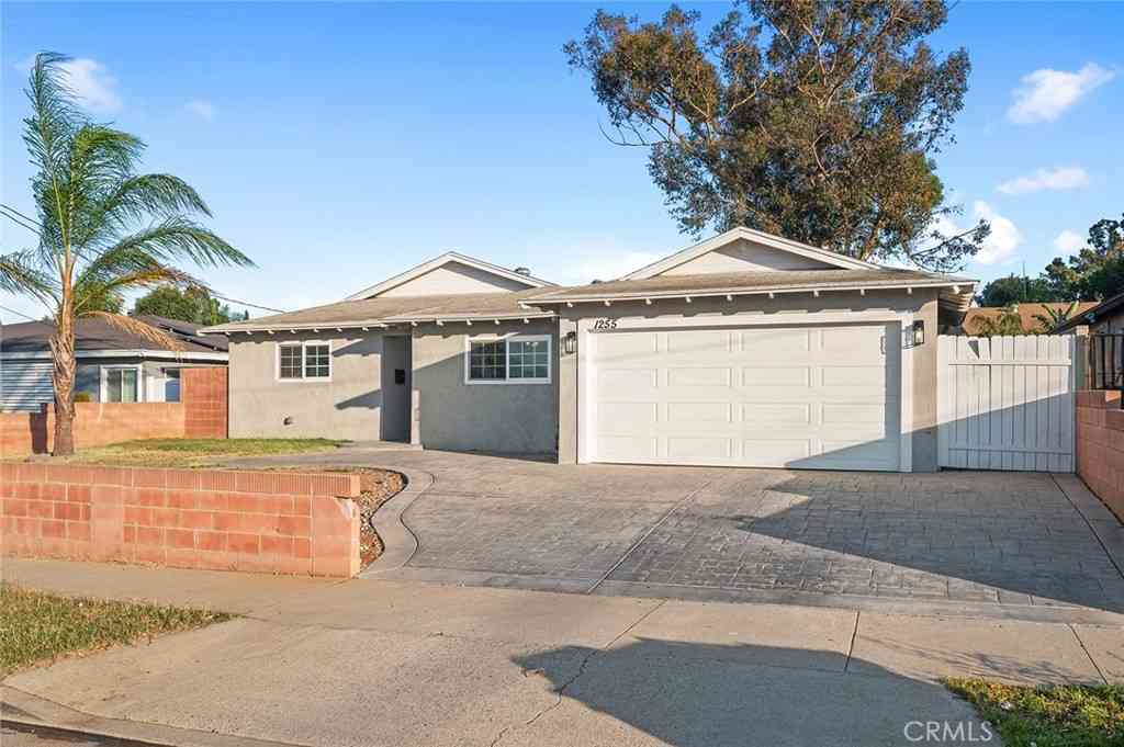 Homes For Sale - 1255 Jadestone<br/> Corona, CA 92882