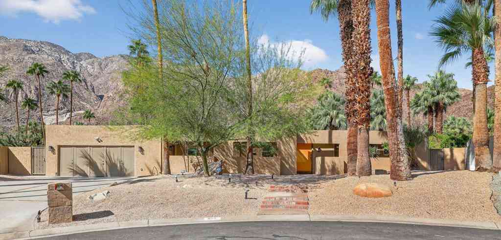 Homes For Rent - 985 N Tuxedo Circle<br/> Palm Springs, CA 92262