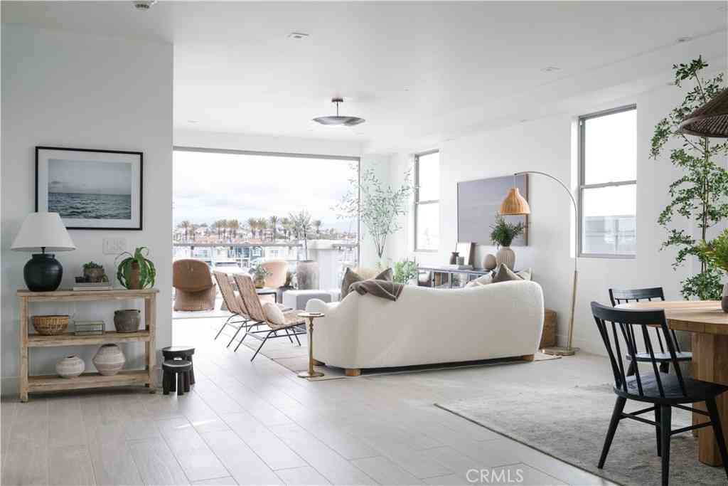 Townhouse For Rent - 2230 Newport Boulevard #301<br/> Newport Beach, CA 92663