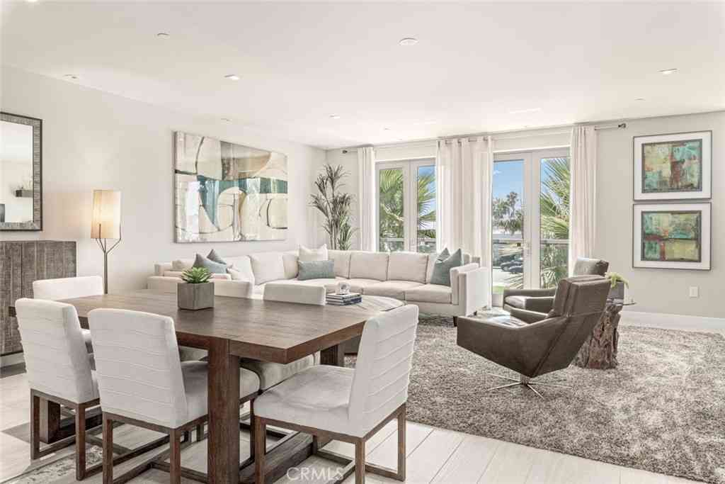 Townhouse For Rent - 2280 Newport Boulevard #203<br/> Newport Beach, CA 92663