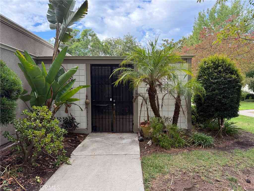 Condo For Sale - 43 Calle Aragon #C<br/> Laguna Woods, CA 92637