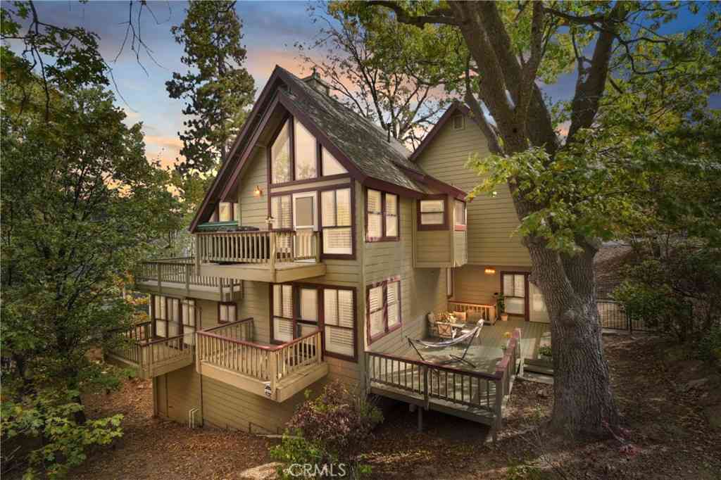 Homes For Sale - 28220 Bern Lane<br/> Lake Arrowhead, CA 92352