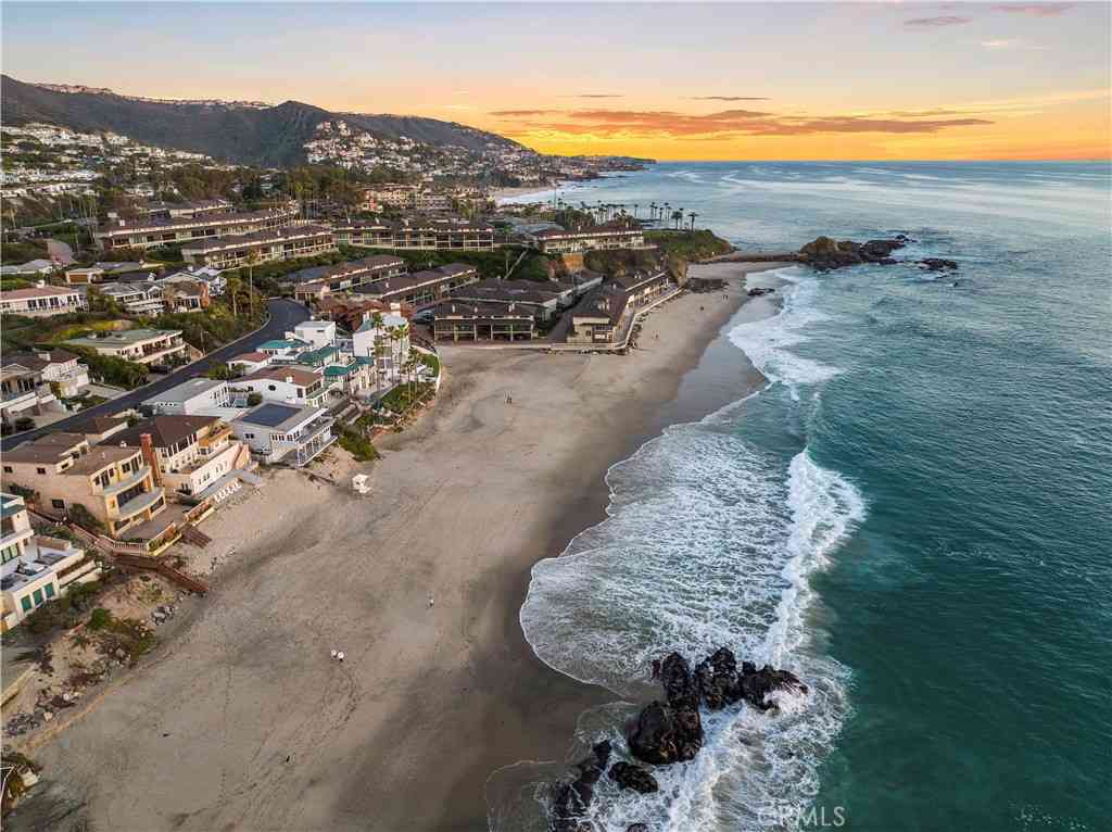 Townhouse For Rent - 22 Blue Lagoon<br/> Laguna Beach, CA 92651
