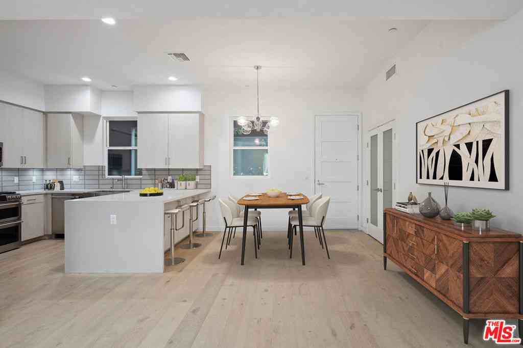 Condo For Sale - 1746 Garfield Place #102<br/> Los Angeles, CA 90028