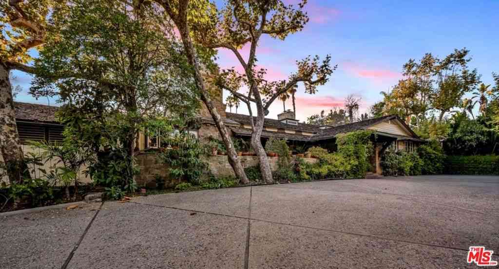 Homes For Rent - 829 N Whittier Drive<br/> Beverly Hills, CA 90210