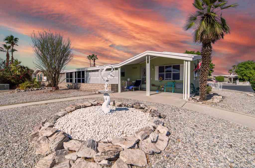 Mobile Home For Sale - 73330 Linda Circle<br/> Palm Desert, CA 92260
