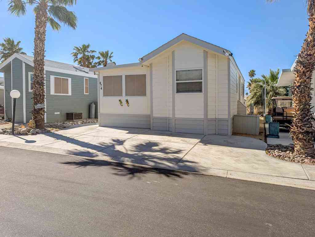 Mobile Home For Sale - 70200 Dillon Road #674<br/> Desert Hot Springs, CA 92241