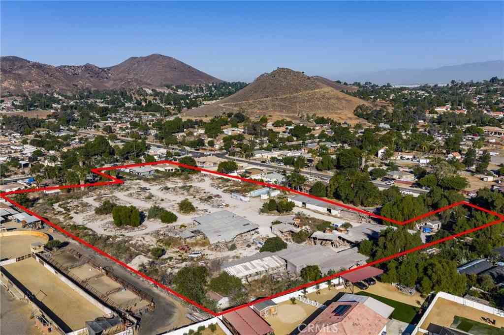 Homes For Sale - 10702 Cypress<br/> Riverside, CA 92505