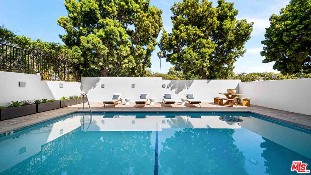 Condo For Rent - 153 San Vicente Boulevard #PH 4G<br/> Santa Monica, CA 90402