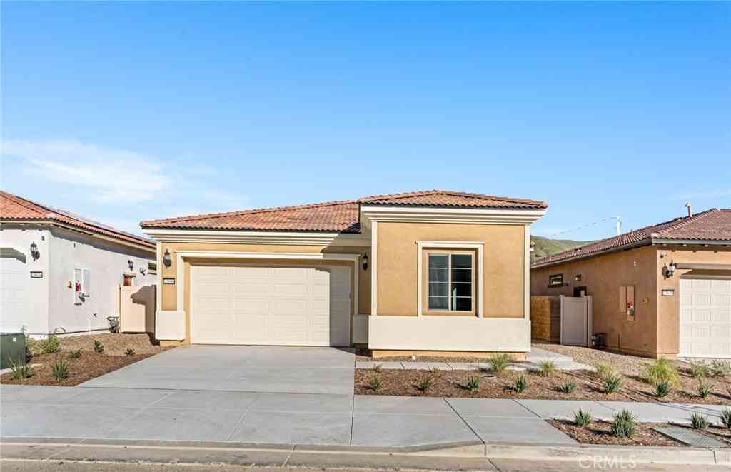 Homes For Sale - 23686 Highvale Drive<br/> Corona, CA 92883
