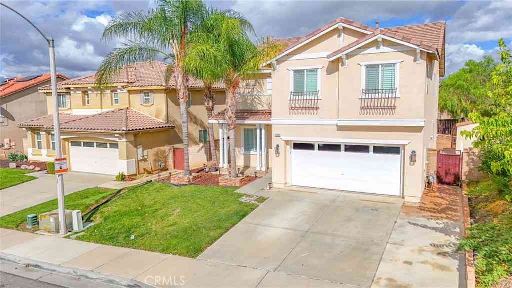 Homes For Sale - 25980 Avenida Espaldar<br/> Moreno Valley, CA 92551