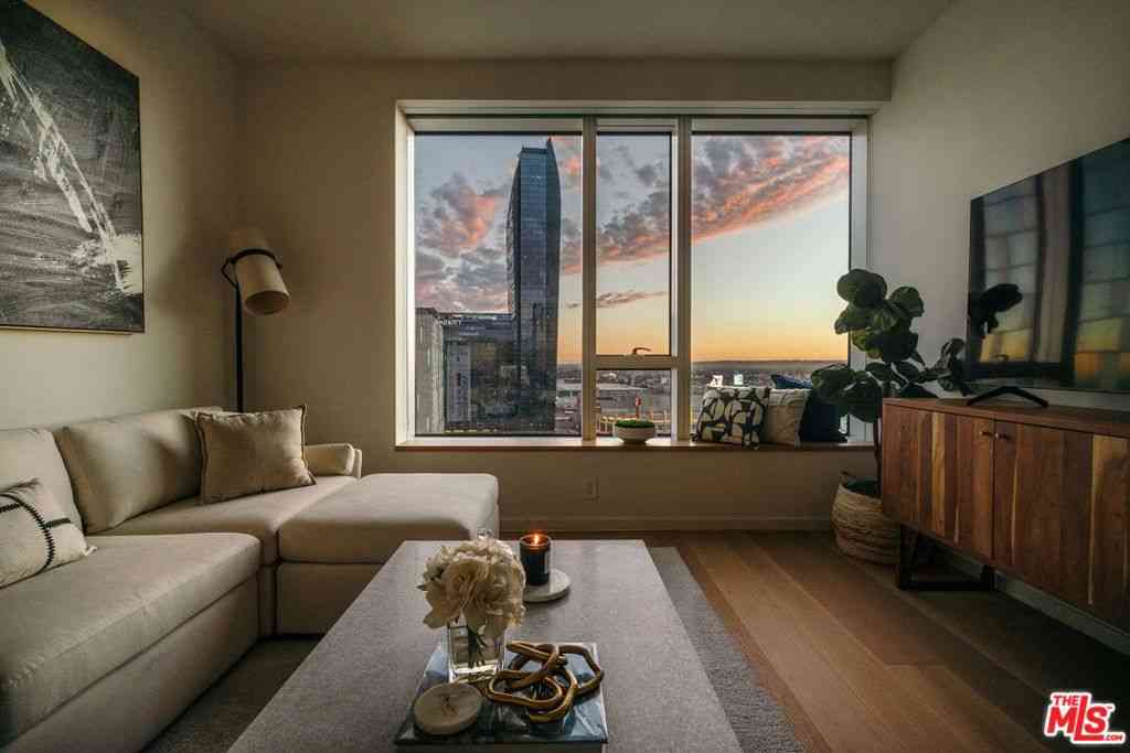 Condo For Sale - 889 Francisco Street #1801<br/> Los Angeles, CA 90017