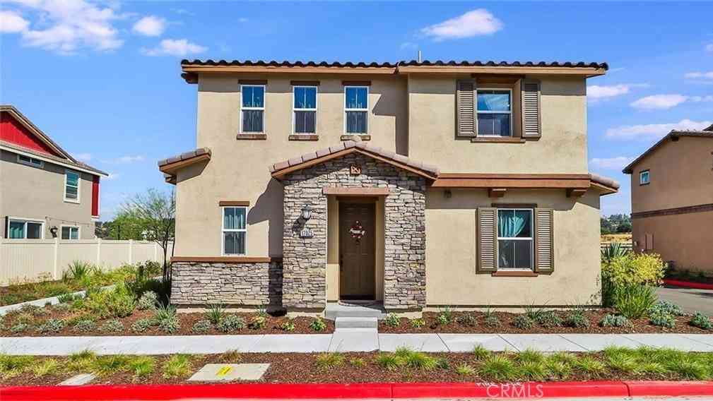 Homes For Sale - 17025 Zion Drive #206<br/> Canyon Country, CA 91387