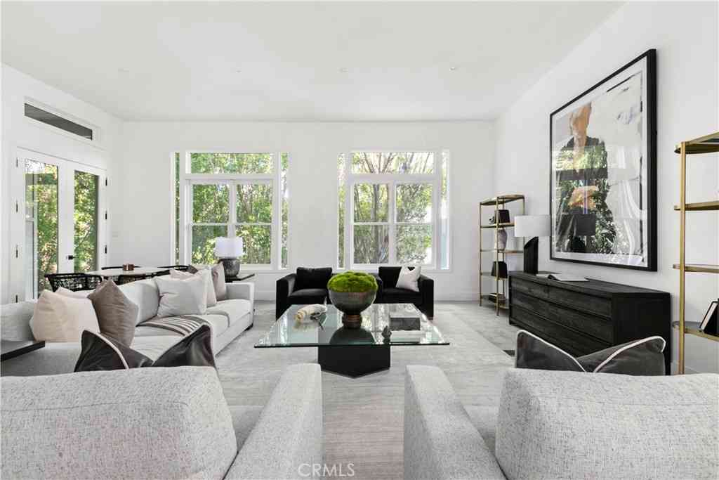 Homes For Rent - 9625 Oak Pass Road<br/> Beverly Hills, CA 90210