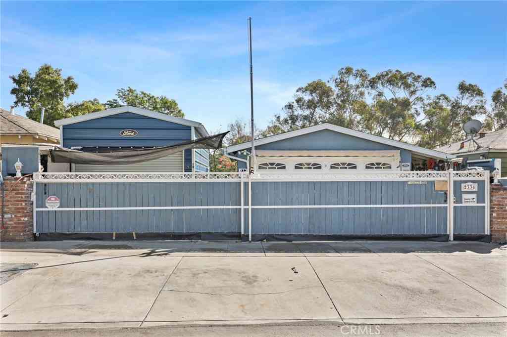 Homes For Sale - 2334 Highbury<br/> Los Angeles, CA 90032