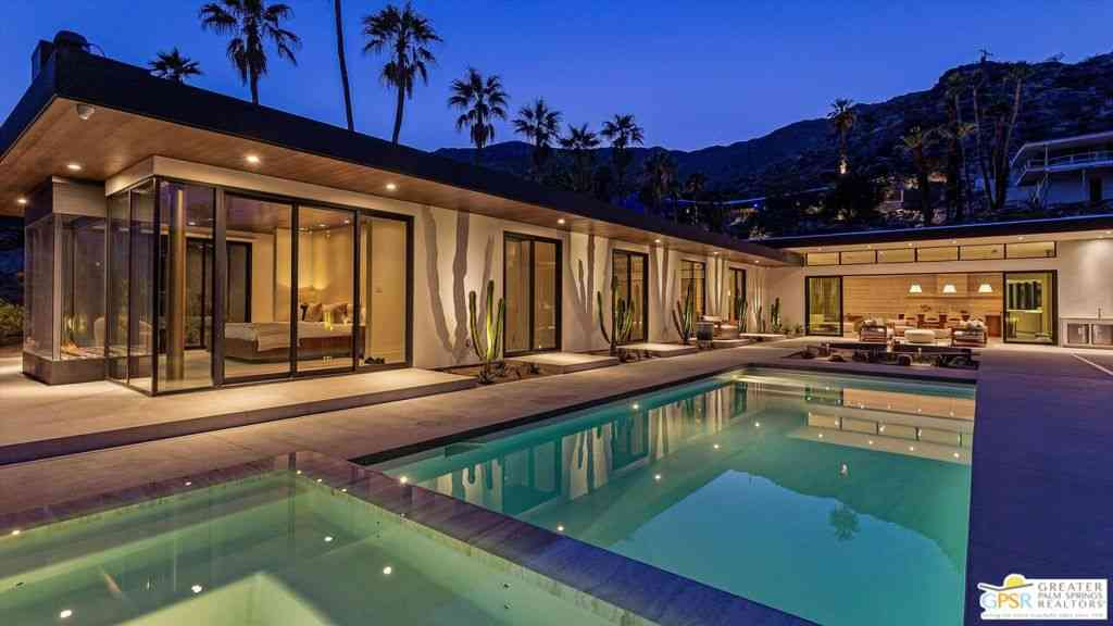 Homes For Sale - 2481 Cahuilla Hills Drive<br/> Palm Springs, CA 92264